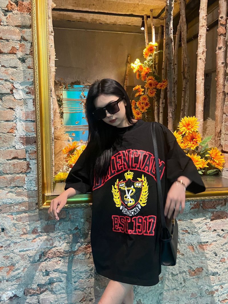 Balenciaga Est.1917 Crown Logo Black T-Shirt view