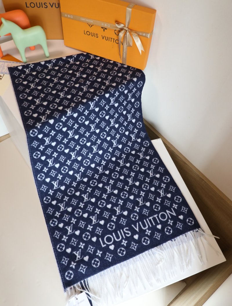 Louis Vuitton Monogram Heart Fringe Scarf Navy view