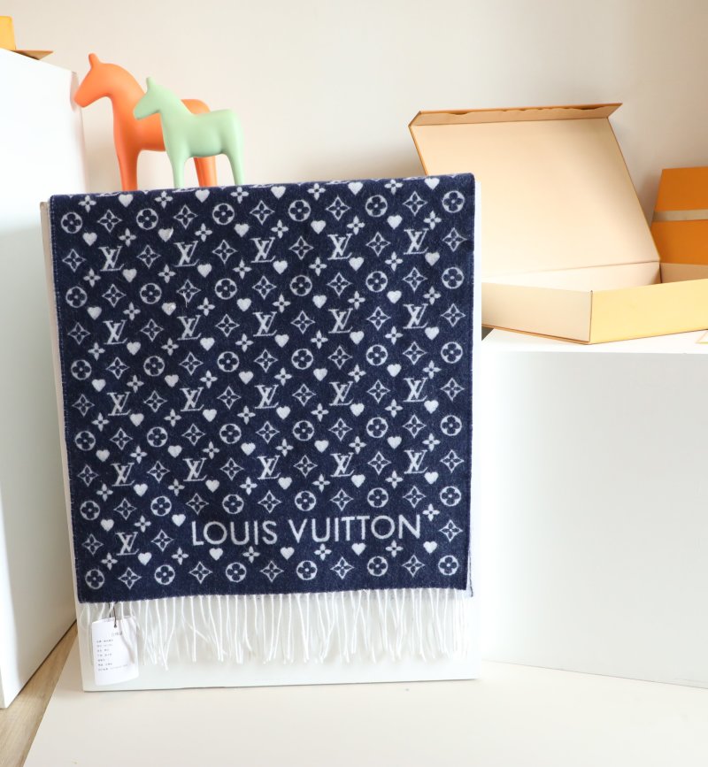 Louis Vuitton Monogram Heart Fringe Scarf Navy view