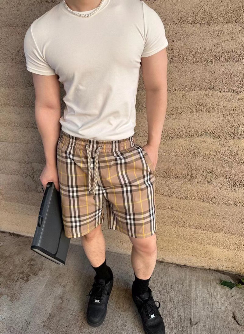 Burberry Check Shorts Beige & Navy