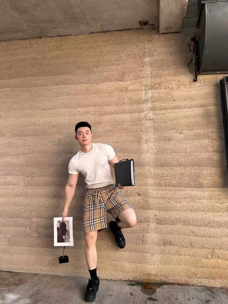 Burberry Check Shorts Beige & Navy view