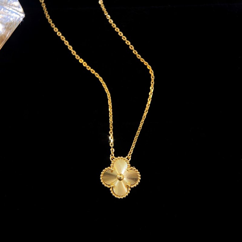 Van Cleef & Arpels Alhambra Gold Four-Leaf Clover Pendant Necklace