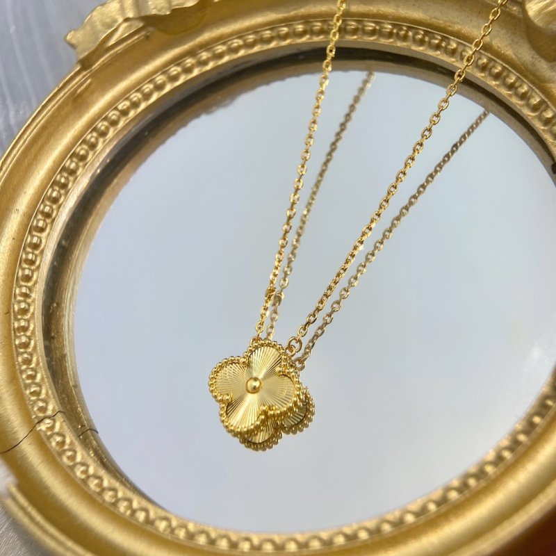 Van Cleef & Arpels Alhambra Gold Four-Leaf Clover Pendant Necklace view