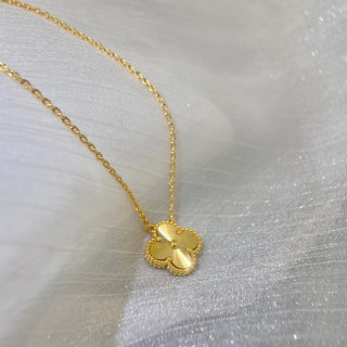 Van Cleef & Arpels Alhambra Gold Four-Leaf Clover Pendant Necklace view 4
