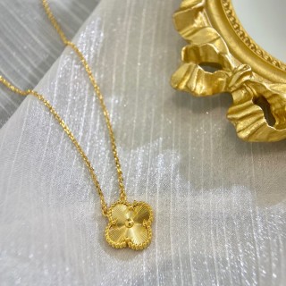 Van Cleef & Arpels Alhambra Gold Four-Leaf Clover Pendant Necklace view 7