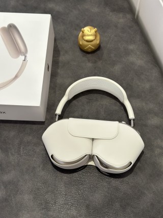 Apple AirPods Pro Max Starlight 1:1 UA Replica view 2