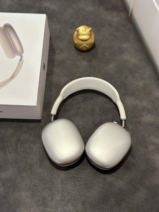 Apple AirPods Pro Max Starlight 1:1 UA Replica view 3