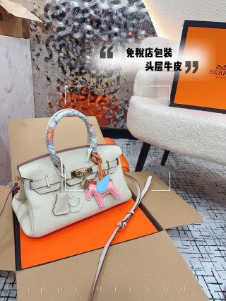 Hermès Birkin 30 Tan Leather Handbag view 4