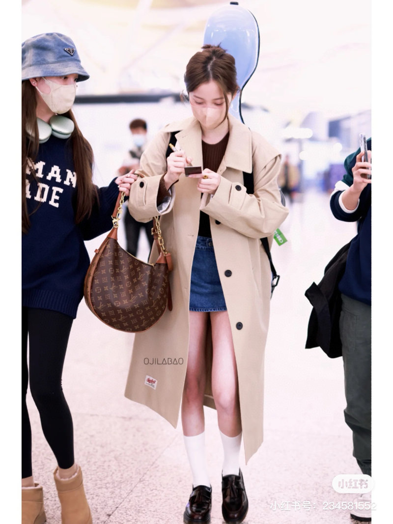 Louis Vuitton Monogram Canvas Shoulder Bag - Brown view