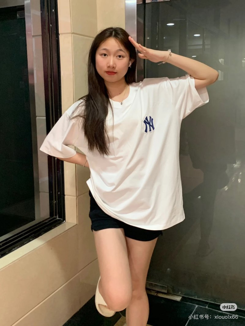 MLB NY Yankees Classic Logo Back Print T-Shirt White view