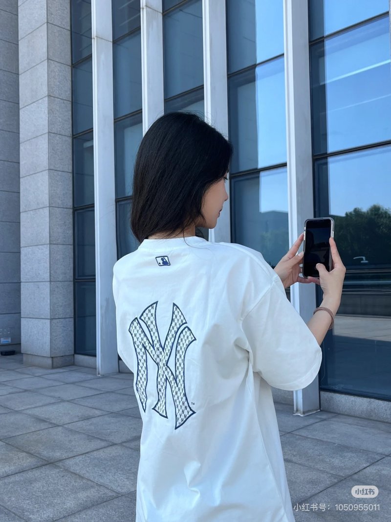 MLB NY Yankees Classic Logo Back Print T-Shirt White view