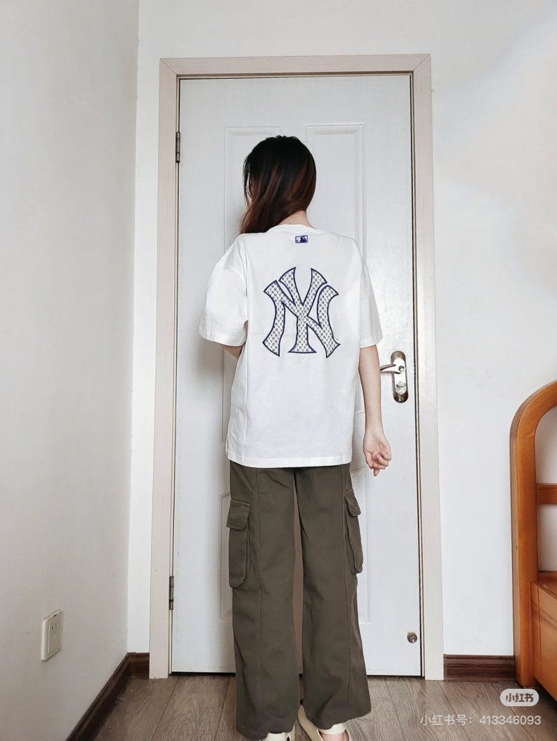 MLB NY Yankees Classic Logo Back Print T-Shirt White view