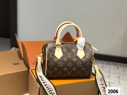 Louis Vuitton Speedy Monogram Canvas Handbag view 2