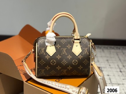 Louis Vuitton Speedy Monogram Canvas Handbag view 3