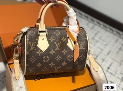 Louis Vuitton Speedy Monogram Canvas Handbag view 6