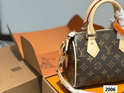 Louis Vuitton Speedy Monogram Canvas Handbag view 8