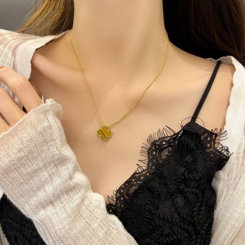 Gold Clover Pendant Necklace - Yellow Stone