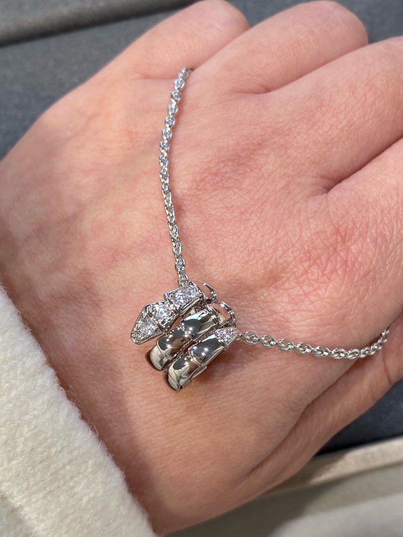 Bvlgari Serpenti Viper Diamond Snake Pendant Necklace Silver