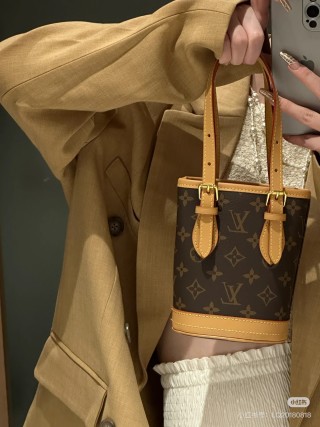 Louis Vuitton Monogram Canvas Tote Bag Tan