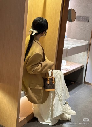 Louis Vuitton Monogram Canvas Tote Bag Tan view 4