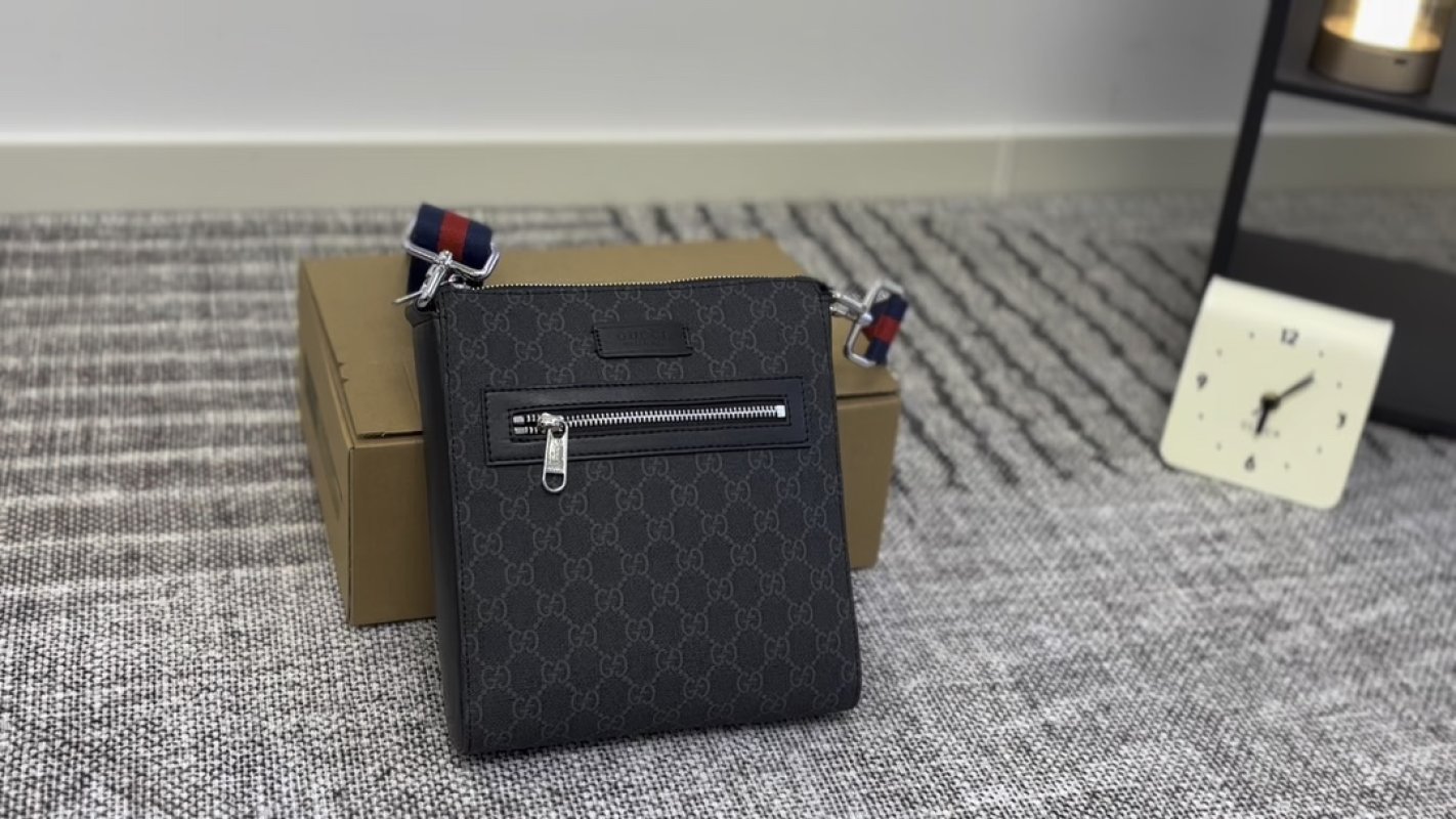 Gucci GG Supreme Black Crossbody Messenger Bag