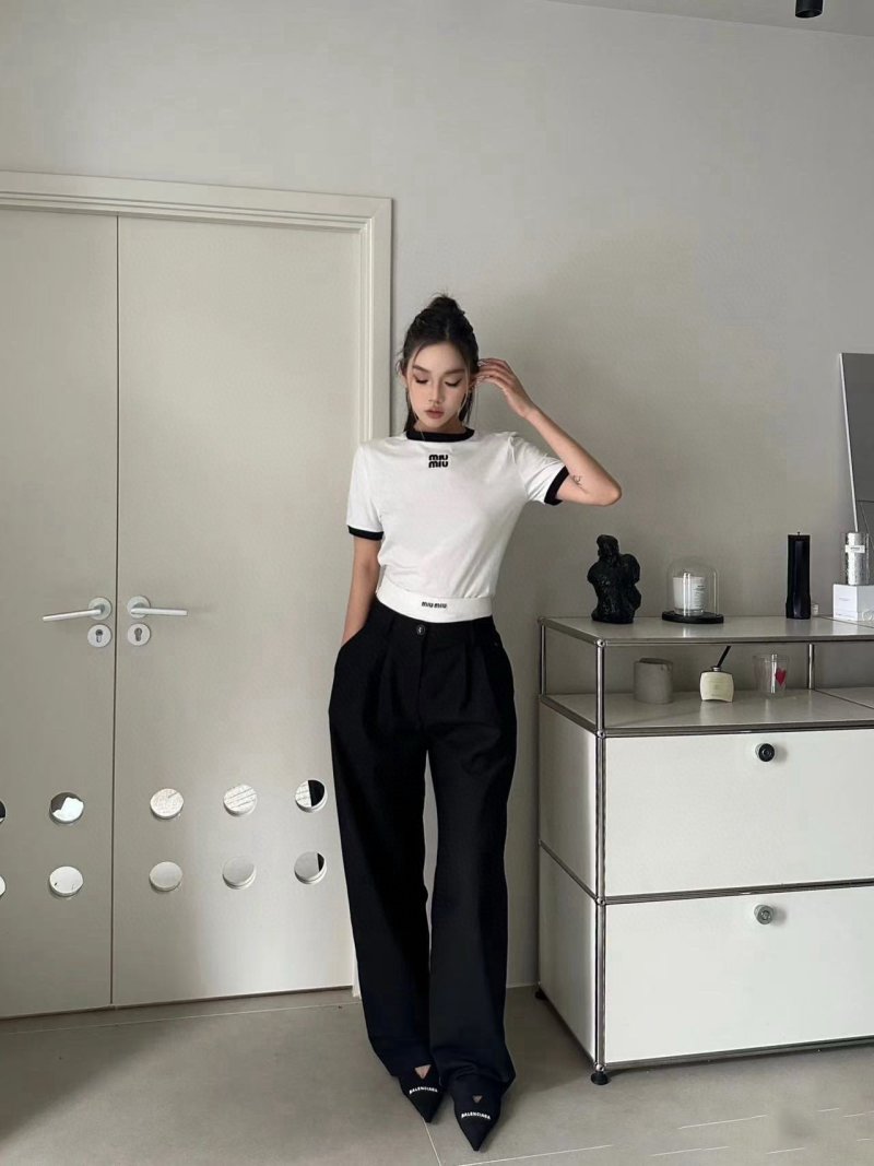 Miu Miu 24SS Embroidered Logo Contrast T-Shirt Cream view