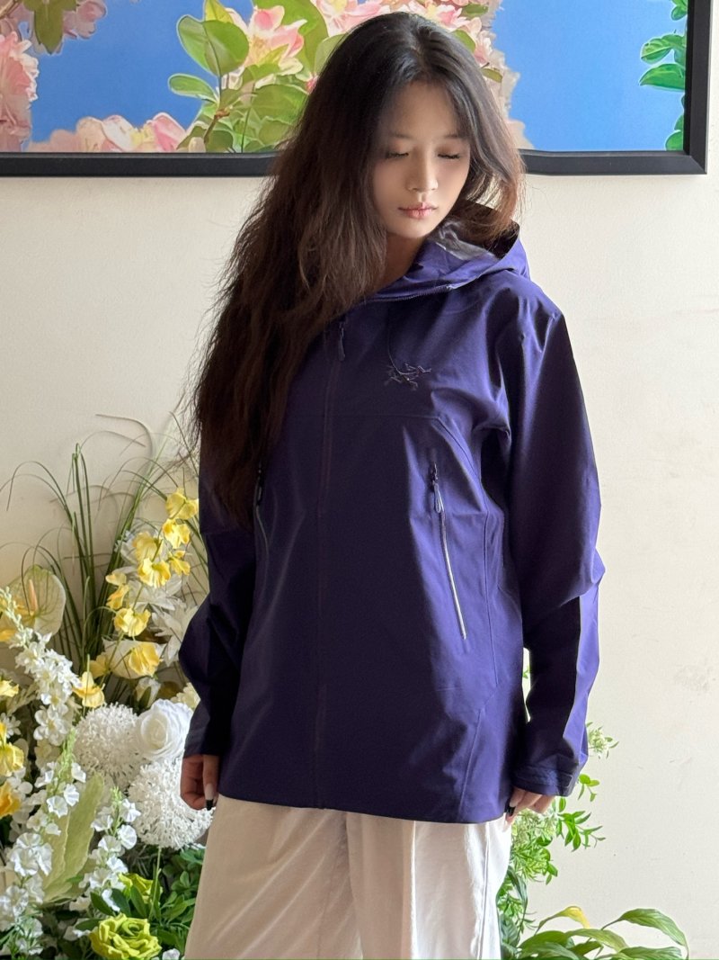 Kailas Bogda LT Women's Lightweight Windbreaker Jacket - Mountain Green view