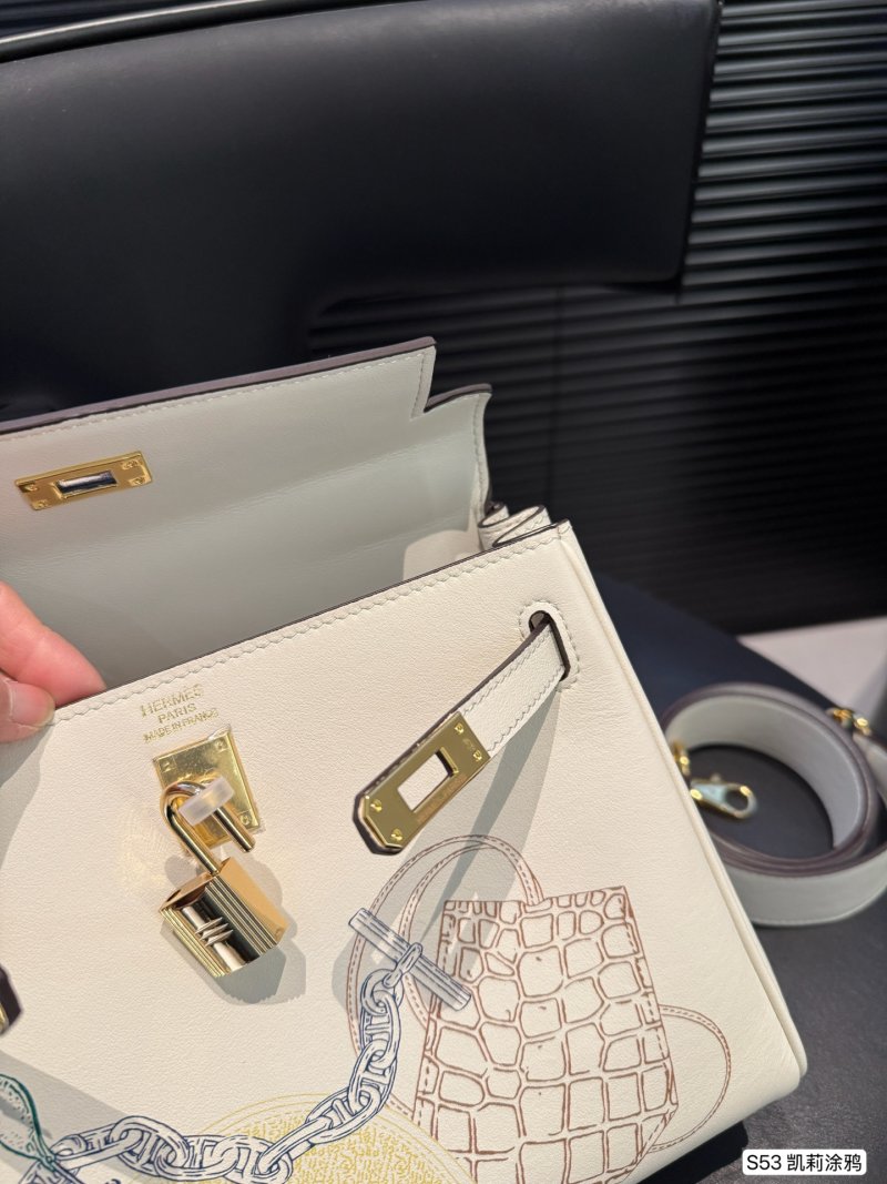 Hermès Kelly 25 Cream Leather Crossbody Bag view