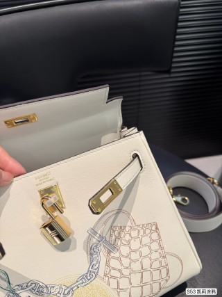 Hermès Kelly 25 Cream Leather Crossbody Bag view 8