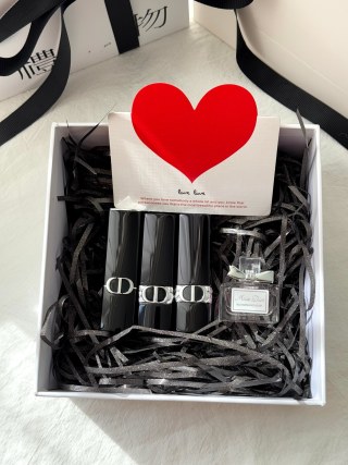 Dior Limited Edition Luxury Lipstick Gift Box Set 4-Piece view 3