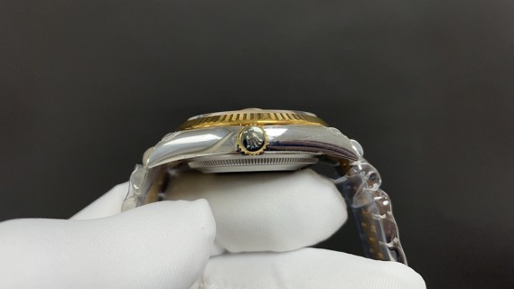 Rolex Datejust 41mm Two-Tone Gold Champagne Diamond Dial view 4
