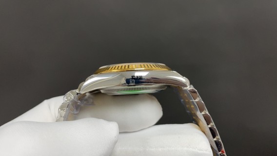 Rolex Datejust 41mm Two-Tone Gold Champagne Diamond Dial view 5