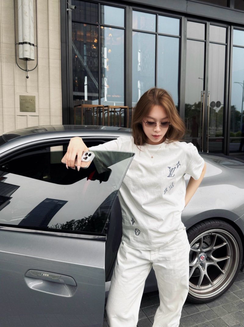 Louis Vuitton Monogram Cream Short Sleeve T-Shirt view