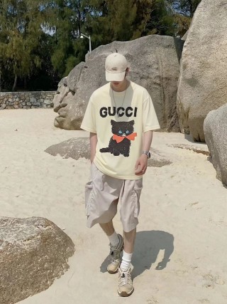 Gucci Black Cat Apple Cream T-Shirt view 2