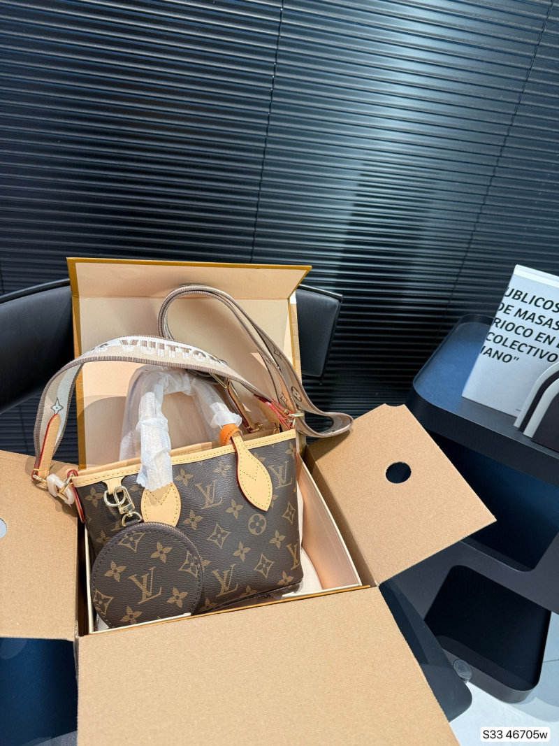 Louis Vuitton Monogram Neverfull Tote Bag with Pouch view