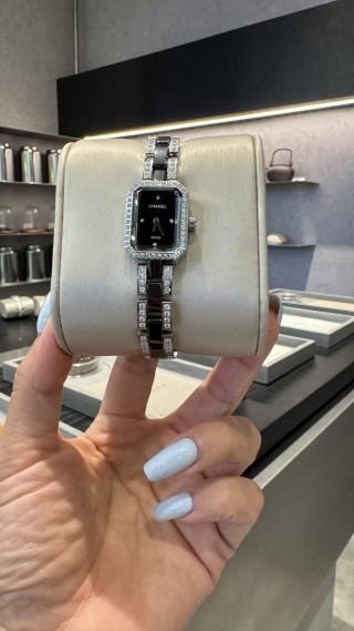 Chanel Première Ceramic Black & White Diamond Watch view 4