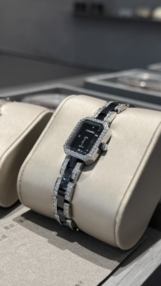 Chanel Première Ceramic Black & White Diamond Watch view 9