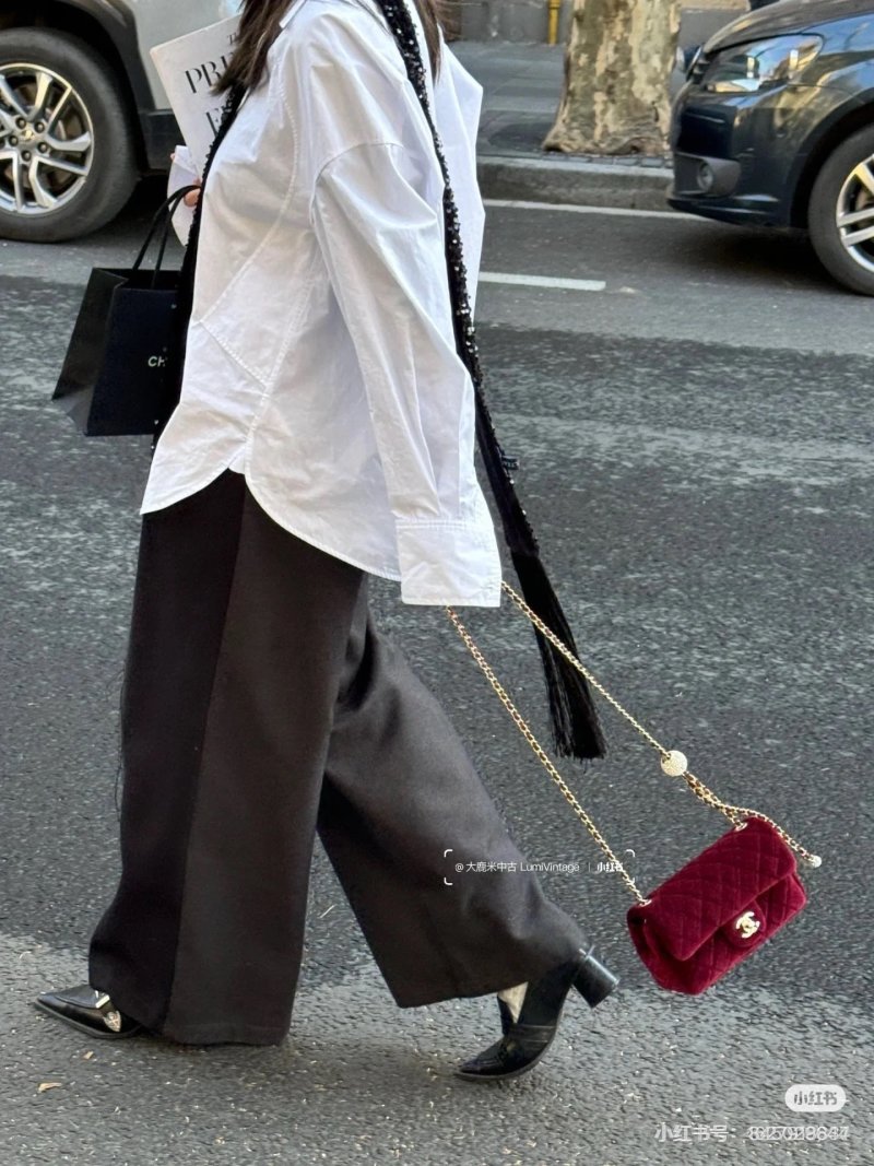Velvet Pearl Ball Chain Shoulder Bag - Burgundy view