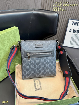 Gucci GG Supreme Canvas Crossbody Bag Black