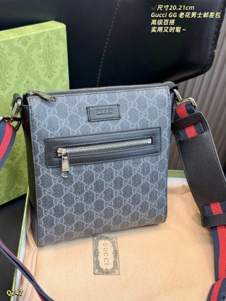 Gucci GG Supreme Canvas Crossbody Bag Black view 2