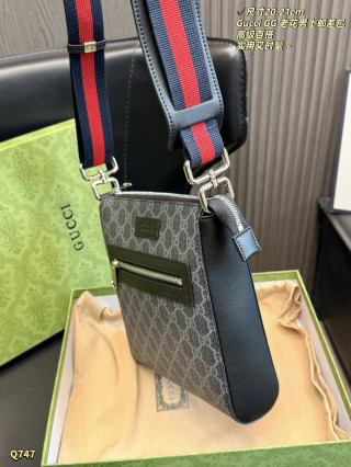 Gucci GG Supreme Canvas Crossbody Bag Black view 3