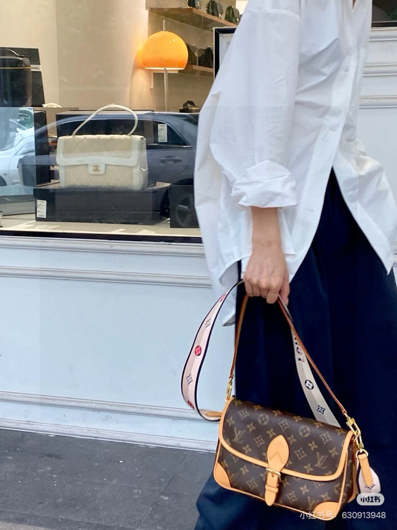 Louis Vuitton Monogram Canvas Shoulder Bag with Leather Trim