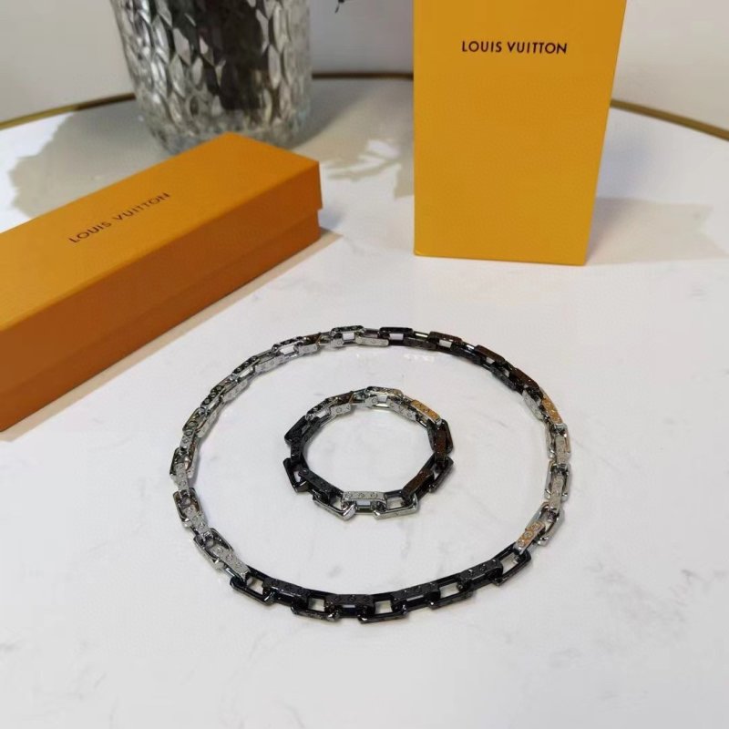 Louis Vuitton Monogram Chain Necklace Silver view