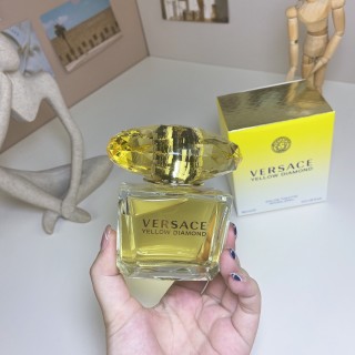 Versace Yellow Diamond Eau de Toilette 90ml view 2