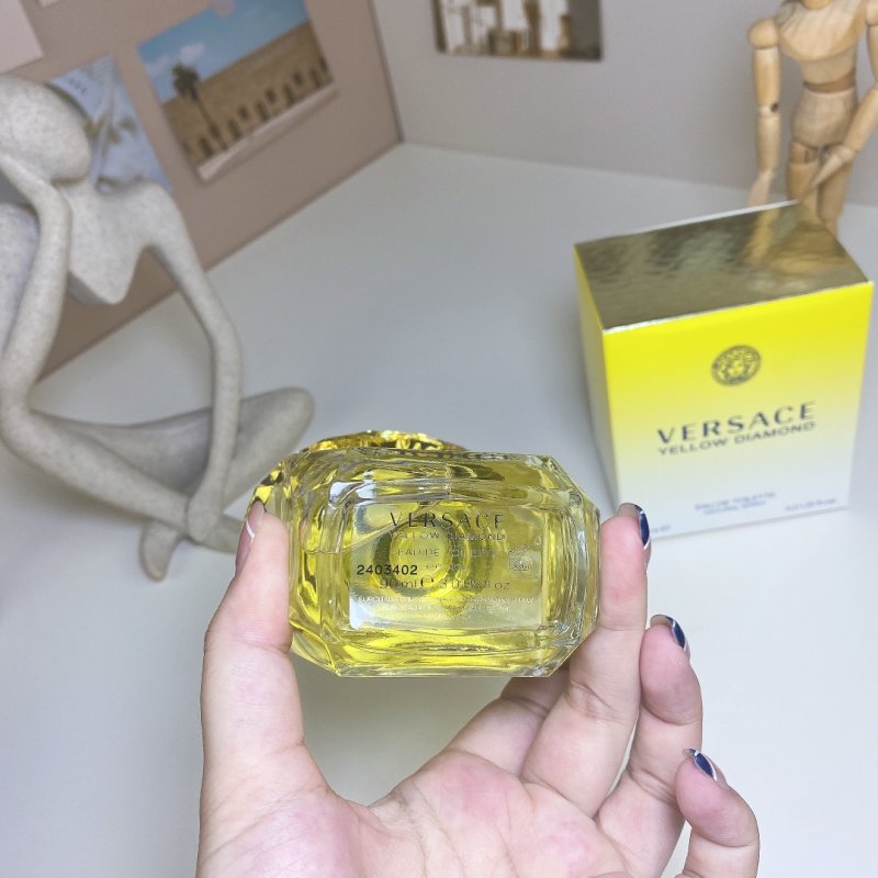 Versace Yellow Diamond Eau de Toilette 90ml view