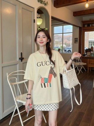 Gucci Colorful Horse Print Cream T-Shirt view 2