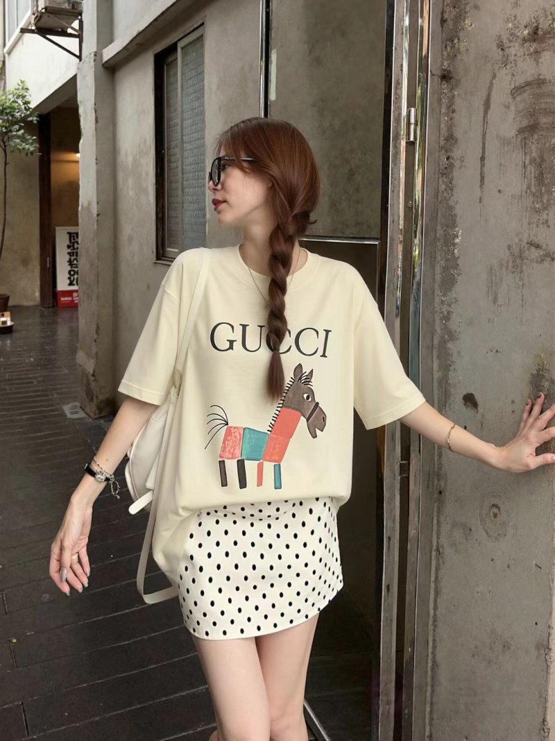 Gucci Colorful Horse Print Cream T-Shirt view