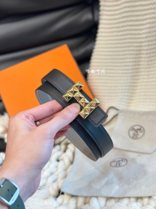 Hermès Quizz Party Reversible Leather Belt Gold Buckle view 6