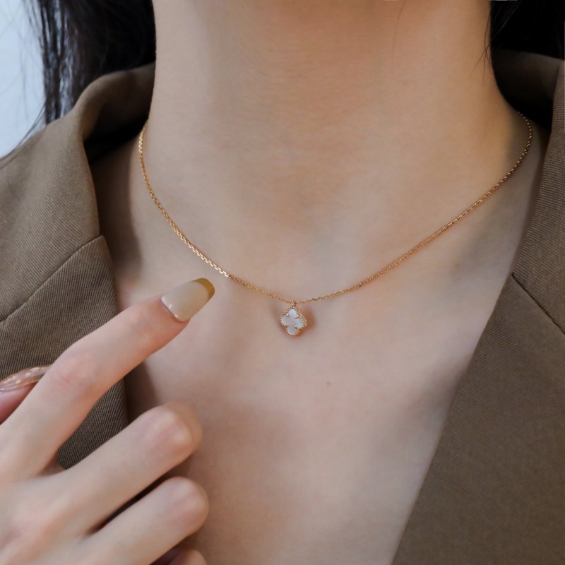 Rose Gold Mother of Pearl Clover Pendant Necklace