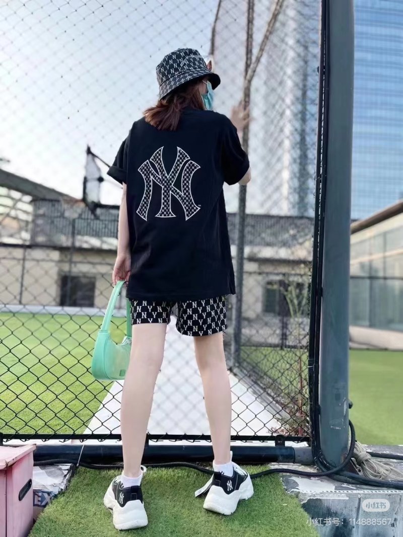 MLB Yankees NY Back Logo T-Shirt Black view